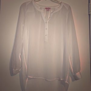 Beautiful white sheer top💖